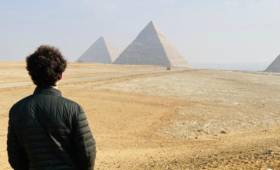 ¡Bienvenidos a un viaje más allá del horizonte de las pirámides…